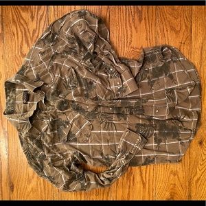 🎉HP🎉 EUC Ariat Long Sleeve, Browns